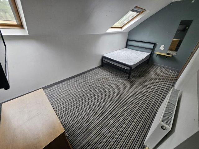 7 bedroom end of terrace house to rent