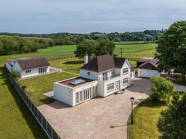 7 bedroom equestrian facility to rent
