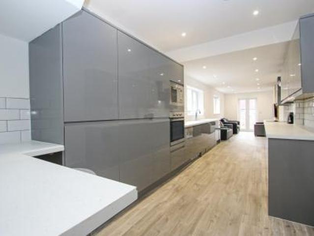 7 bedroom Flat To Let