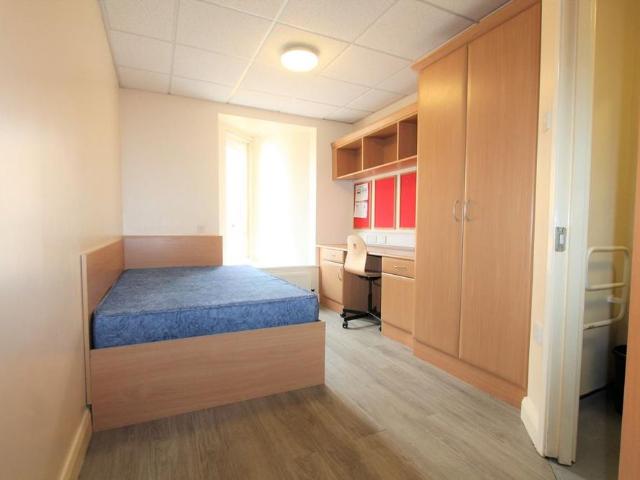 7 bedroom flat to rent