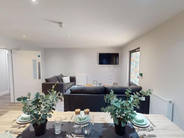 7 bedroom flat to rent