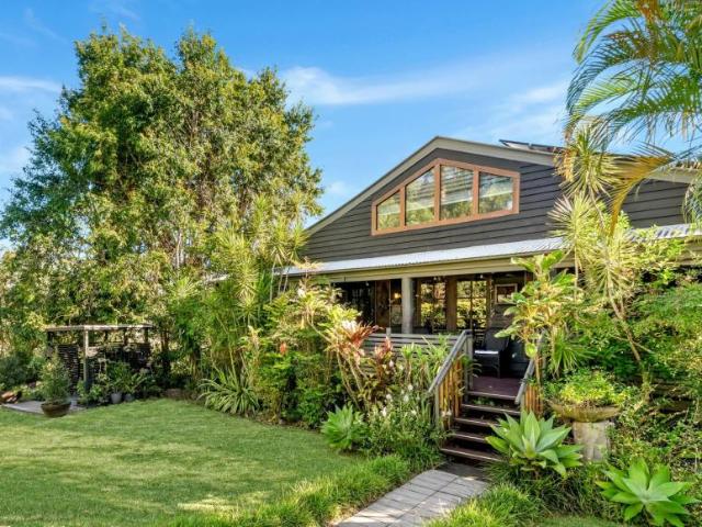 7 Bedroom House Doonan QLD 103155054