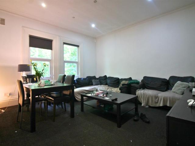 7 Bedroom House for rent at 79B Cardigan Road, Hyde Park, Leeds