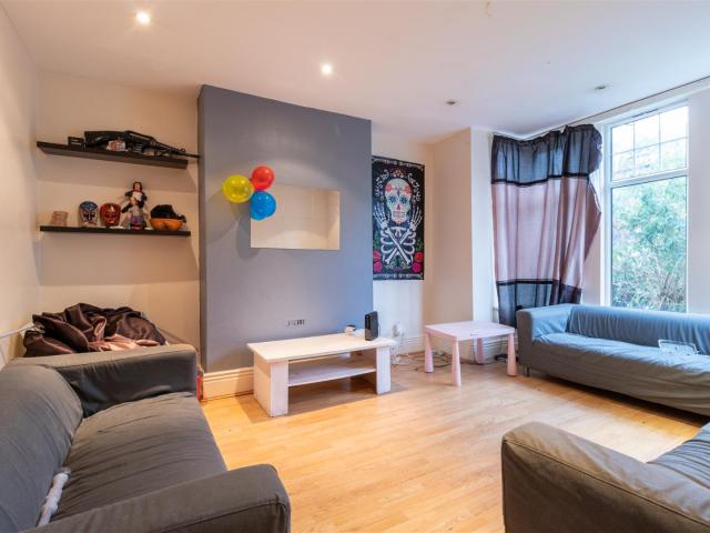 7 Bedroom House for rent at Estcourt Terrace, Headingley, Leeds