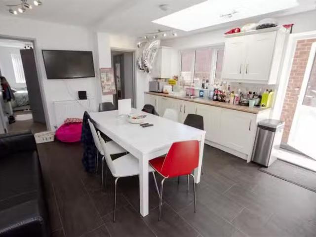 7 bedroom house for rent in Coronation Road, Selly Oak, Birmin.