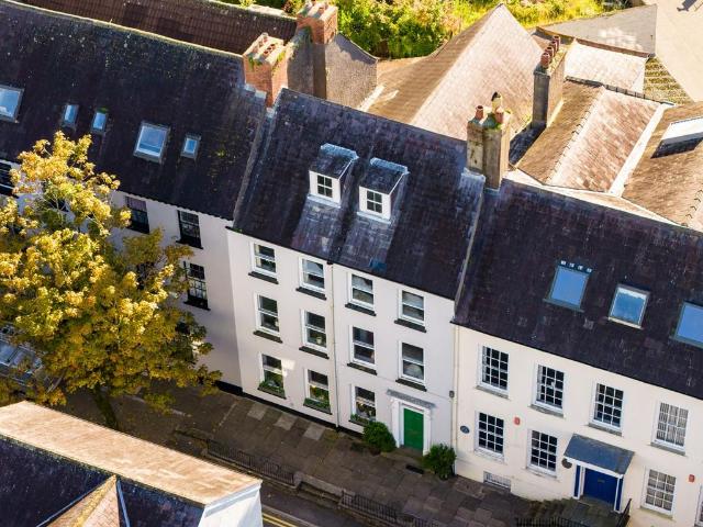 7 bedroom house for sale