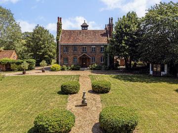 7 bedroom house for sale