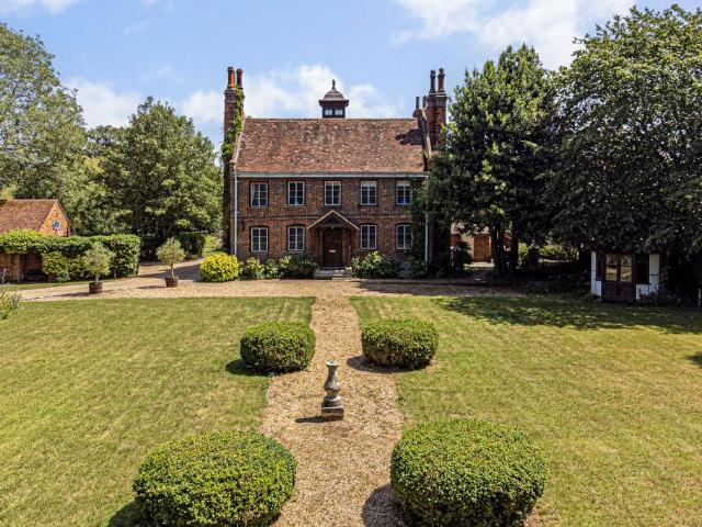 6 bedroom house for sale