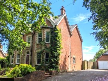 7 bedroom house for sale