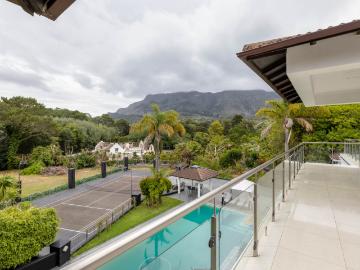 7 Bedroom House For Sale in Constantia