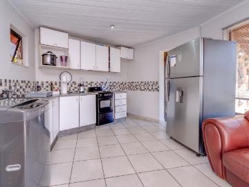 7 Bedroom House For Sale in Constantia Kloof