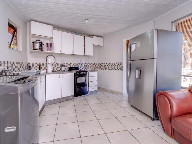 7 Bedroom House For Sale in Constantia Kloof