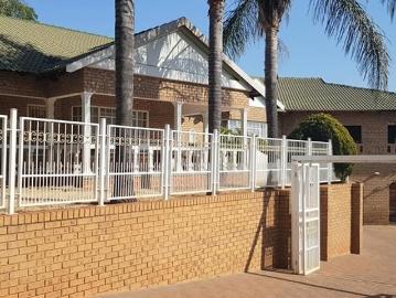 7 Bedroom House For Sale in Cashan