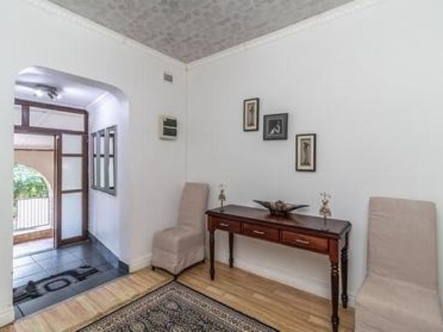7 Bedroom House For Sale in Amanzimtoti