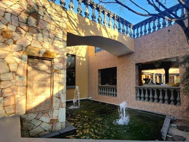 7 Bedroom House For Sale in Alberante