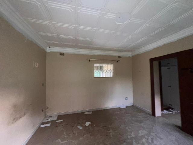 7 Bedroom House For Sale in Boughton
