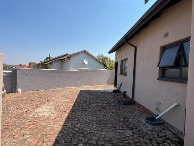 7 Bedroom House For Sale in Birchleigh North