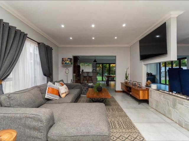 7 Bedroom House For Sale in Brackenhurst