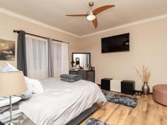 7 Bedroom House For Sale in Brackenhurst