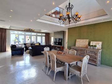 7 Bedroom House For Sale in Gonubie