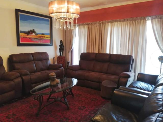 7 Bedroom House For Sale in Geelhoutpark