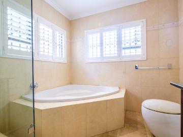 7 Bedroom House For Sale in Glenvista