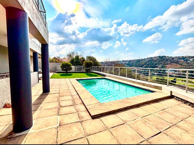 7 Bedroom House For Sale in Glenvista