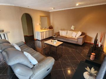 7 Bedroom House For Sale in Gresswold