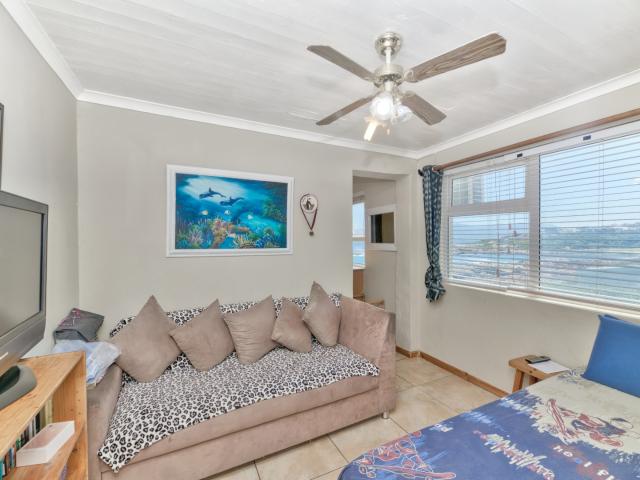 7 Bedroom House For Sale in De Kelders