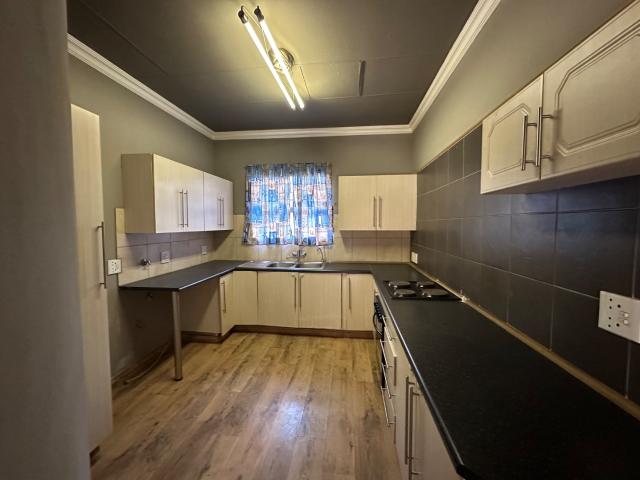 7 Bedroom House For Sale in Die Heuwel