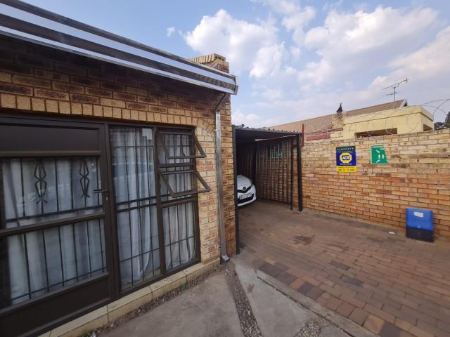7 Bedroom House For Sale in Diepkloof