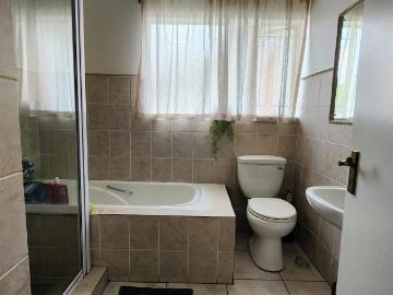 7 Bedroom House For Sale in Farrarmere