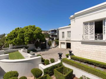 7 Bedroom House For Sale in Fresnaye