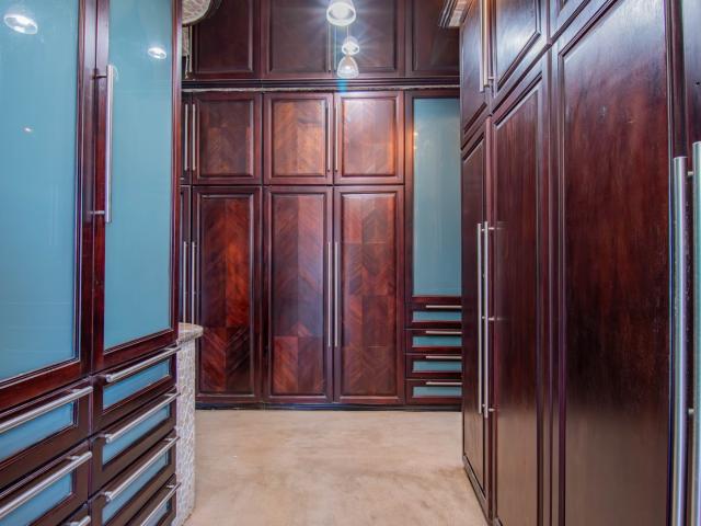 7 Bedroom House For Sale in Kosmos Ridge
