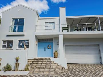 7 Bedroom House For Sale in Keurbooms