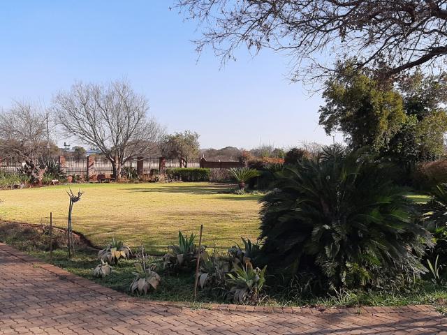 7 Bedroom House For Sale in Haakdoornboom AH