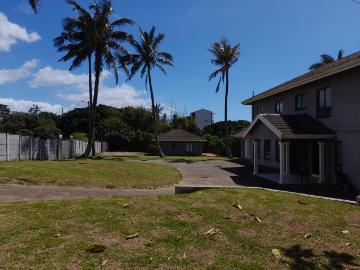 7 Bedroom House For Sale in Hibberdene