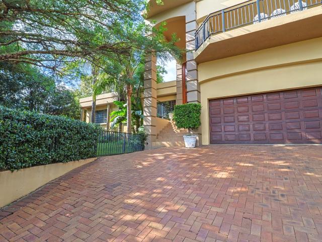 7 Bedroom House For Sale in Ifafi