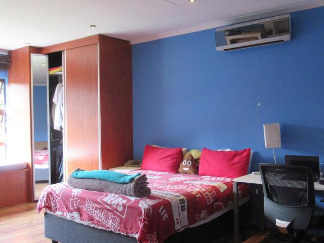 7 Bedroom House For Sale in Oaklands