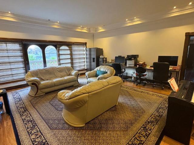 7 Bedroom House For Sale in Lakefield