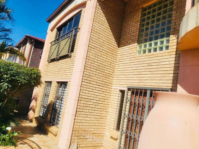 7 Bedroom House For Sale in Lenasia Ext 1