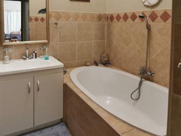 7 Bedroom House For Sale in Montana Park
