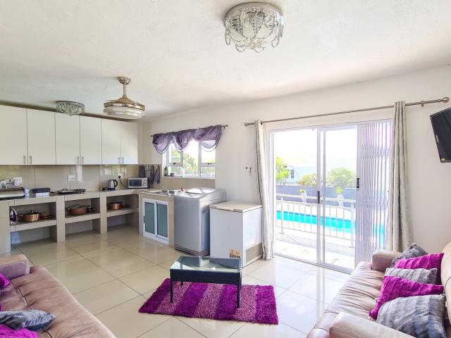 7 Bedroom House For Sale in Morgans Bay