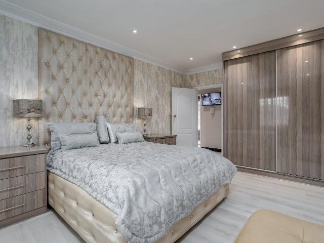 7 Bedroom House For Sale in Morningside