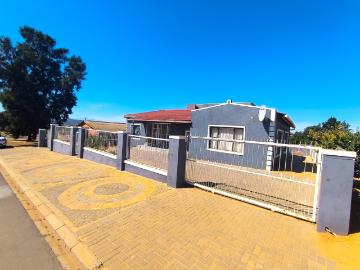 7 Bedroom House For Sale in Newclair