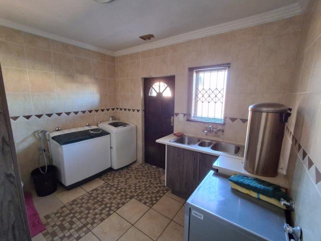 7 Bedroom House For Sale in Savannah Country Estate