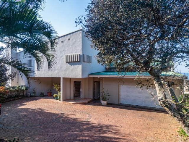 7 Bedroom House For Sale in Sheffield Beach