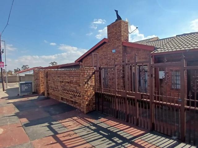 7 Bedroom House For Sale in Pimville