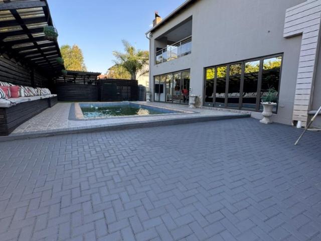 7 Bedroom House For Sale in Reyno Ridge
