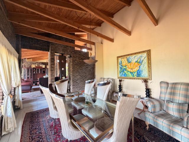 7 Bedroom House For Sale in Ridgeway